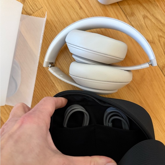 Beats - Picture 2 of 8